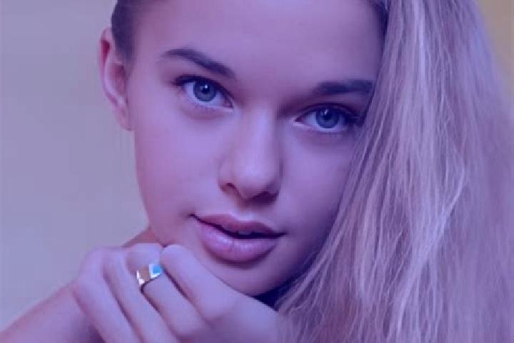 Mia, 27 — Escort in Nouzonville, France
