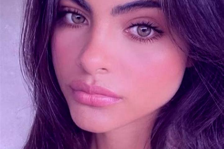 Mia, 28, a auburn dark-eyed indian companion based in Verkh-Katunskoye. Offering Tantra, Travel Companion, BDSM. Available for incall and outcall, day and ev...