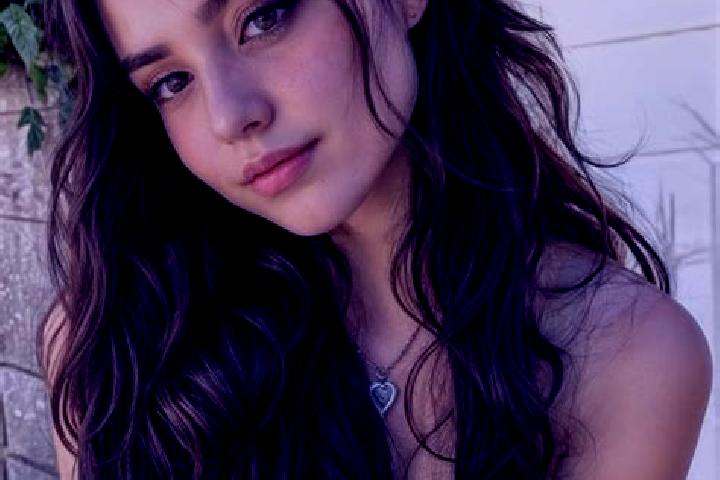 Mia, 28, a auburn hazel-eyed caribbean companion based in Crooked Tree. Offering Deep French Kissing, BDSM, Travel Companion, Girlfriend Experience. Availabl...