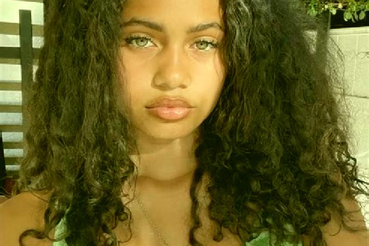 Mia, 28, a red green-eyed mixed companion based in Vrasene. Offering Striptease, Couples, Deep French Kissing, Fetish. Available for incall and outcall, over...
