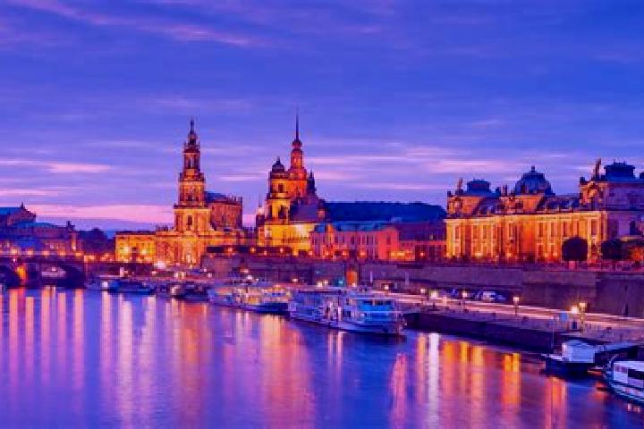 Mia, 28 — Escort in Albertstadt, Germany