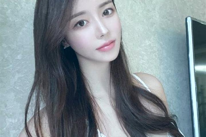 Mia, 28 — Escort in Beishidian, China