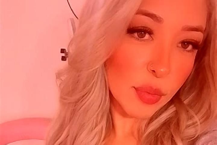 Mia, 28 — Escort in Bren, France
