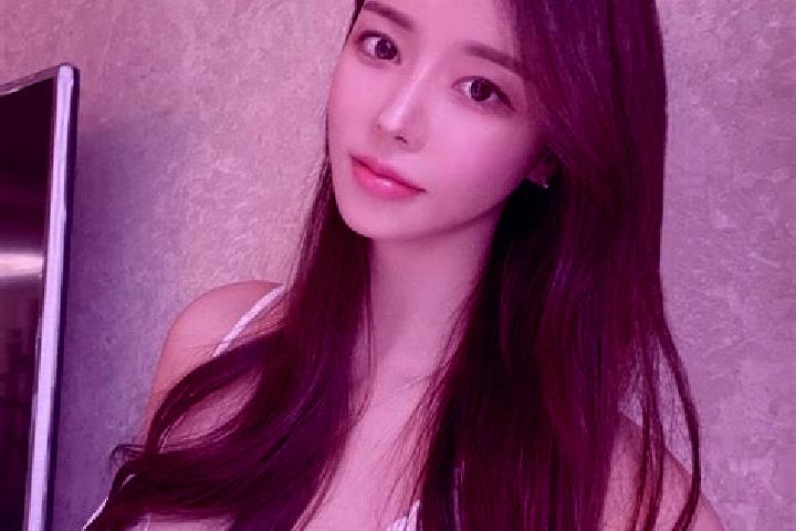 Mia, 28 — Escort in Kerniel, Belgium