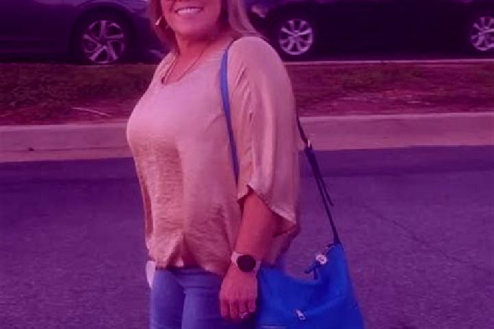 Mia, 28 — Escort in Stapleton, United States