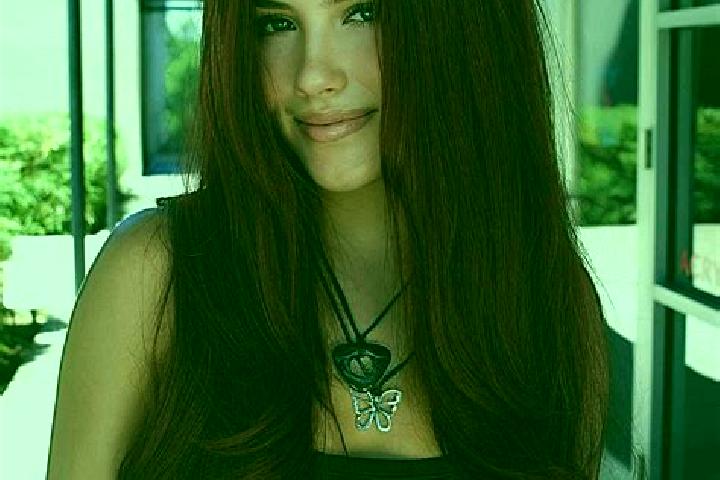 Mia, 29, a auburn dark-eyed european companion based in Conscio. Offering Massage, BDSM, 69, Fetish, OWO. Available for incall and outcall, day and evening d...