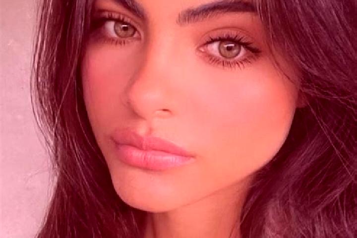 Mia, 29, a red dark-eyed indian companion based in Heinkenborstel. Offering Duos, Domination, BDSM. Available for incall and outcall, day and evening dates.