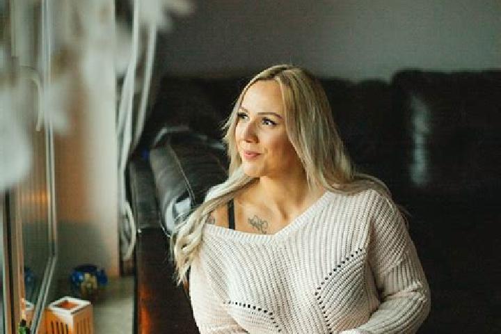 Mia, 29 — Escort in Niedermohr, Germany