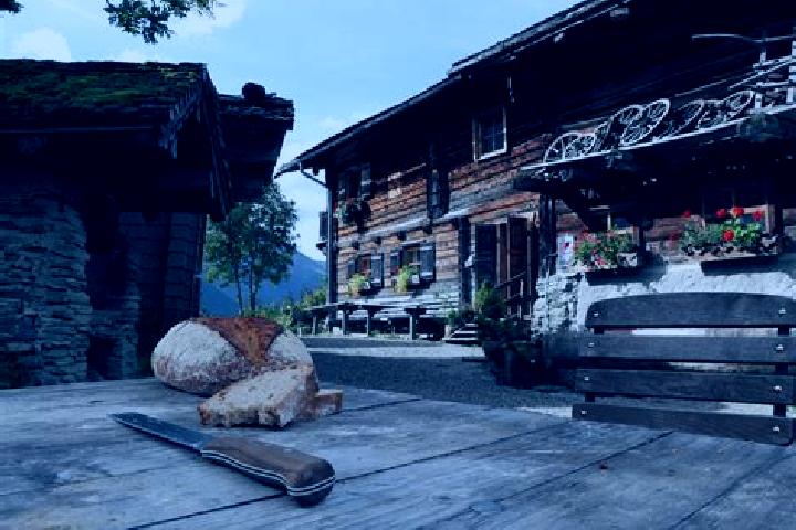 Mia, 29 — Escort in Oberalm, Austria