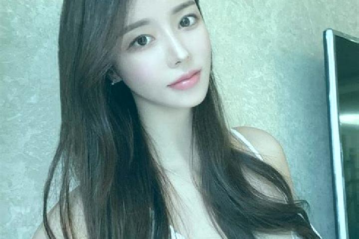 Mia, 29 — Escort in Xianghuaqiao, China