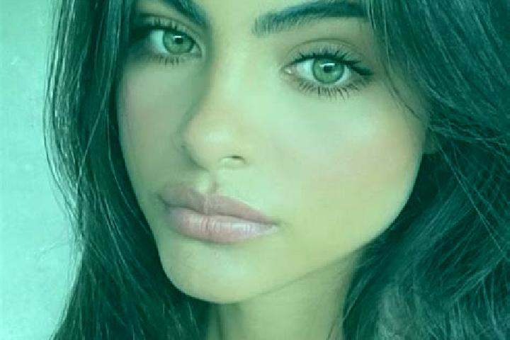 Mia, 30, a auburn amber-eyed indian companion based in Shangbei. Offering Dinner Date, Duos, GFE. Available for incall and outcall, overnight bookings availa...