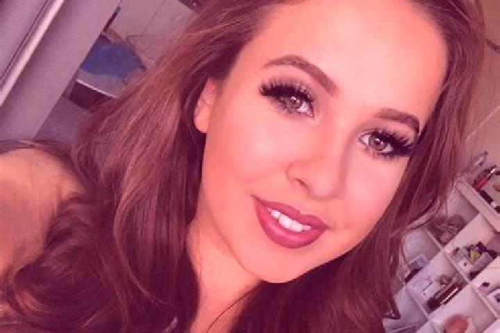 Mia, 30, a auburn brown-eyed caucasian companion based in Ponto Chique. Offering Fetish, OWO, CIM, Prostate Massage, Erotic Massage. Available for incall and...