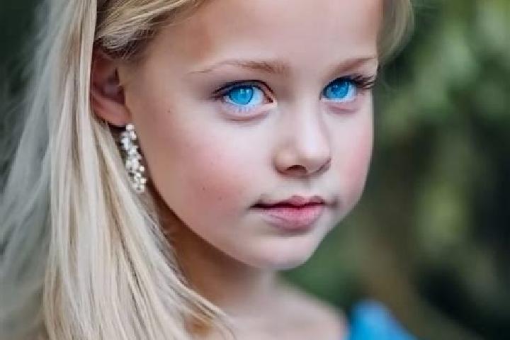 Mia, 30, a blonde dark-eyed caucasian companion based in Joybe. Offering Party Girl, OWO. Available for incall and outcall, overnight bookings available.