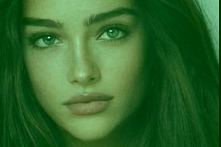 Mia, 30, a chestnut grey-eyed caucasian companion based in Neos Pyrgos. Offering Deep French Kissing, Massage, Girlfriend Experience, Domination, Striptease....