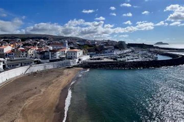 Mia, 30 — Escort in Angra do Heroismo, Portugal