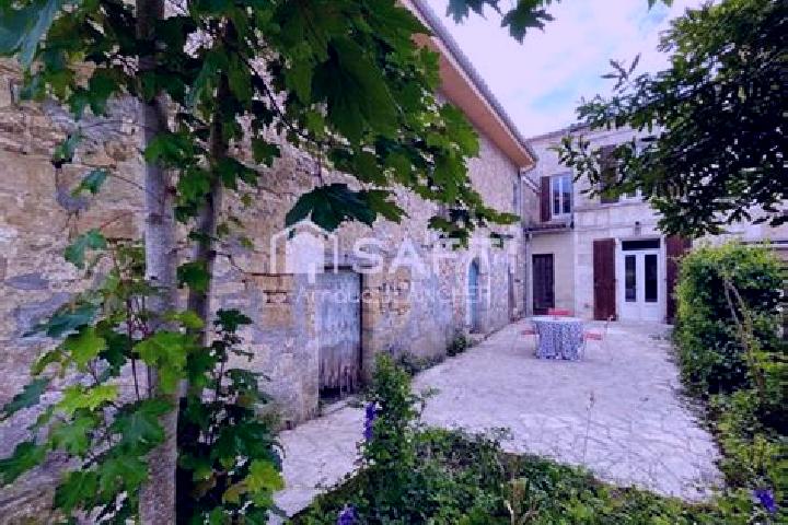 Mia, 30 — Escort in Magnac-sur-Touvre, France