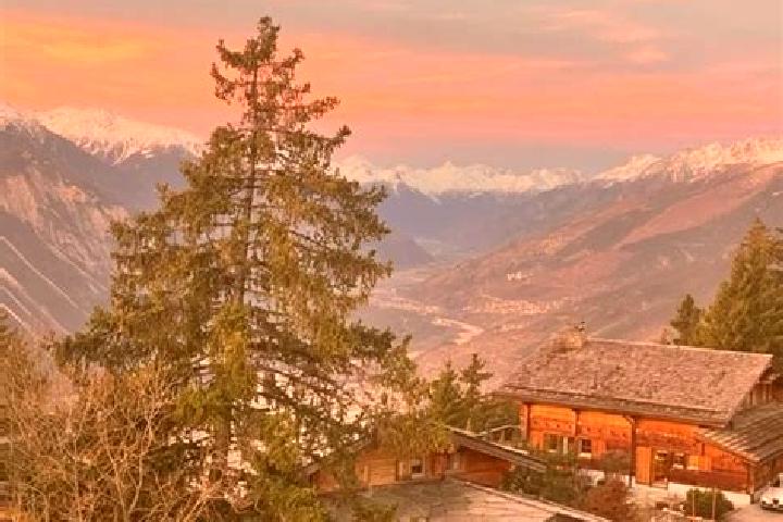Mia, 30 — Escort in Mollens, Switzerland