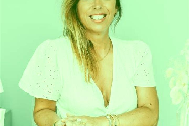 Mia, 30 — Escort in Nieul-sur-Mer, France