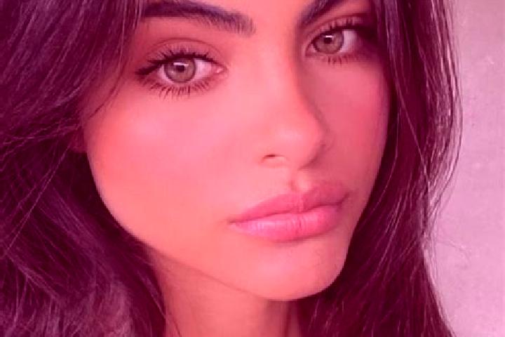 Mia, 31, a brunette green-eyed latina companion based in Londres. Offering CIM, Prostate Massage. Available for incall and outcall, overnight bookings availa...