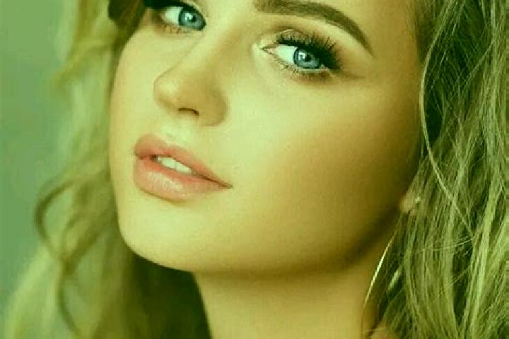 Mia, 31, a dark blonde blue-eyed caucasian companion based in Loures. Offering Overnight, Deep French Kissing, A-Level, Striptease, 69. Available for incall ...