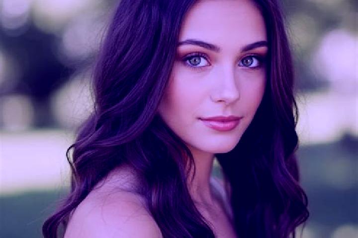 Mia, 31, a dark blonde hazel-eyed latina companion based in Roccelletta. Offering Roleplay, A-Level, Tantra. Available for incall and outcall, day and evenin...