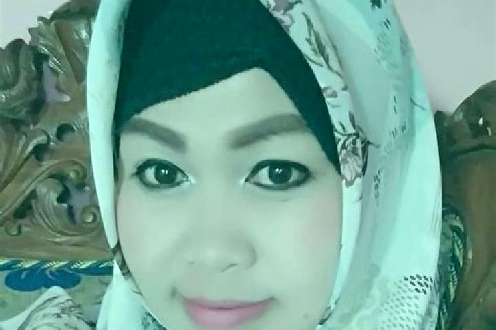 Mia, 31 — Escort in Ngadipuro, Indonesia