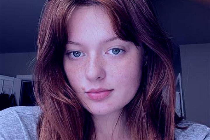 Mia, 32, a red grey-eyed caucasian companion based in Fermo. Offering Couples, Duos, 69, Domination, CIM. Available for incall and outcall, day and evening d...