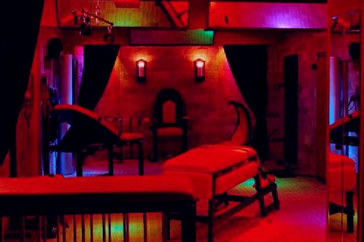 Mia, 32, a red grey-eyed indian companion based in Sordevolo. Offering Erotic Massage, Overnight, Fetish, Roleplay, BDSM. Available for incall and outcall, o...