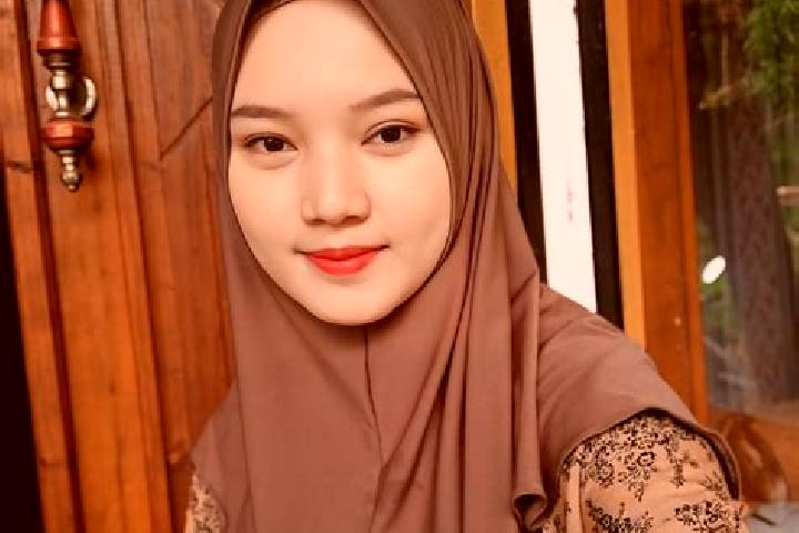 Mia, 32 — Escort in Cibeber, Indonesia