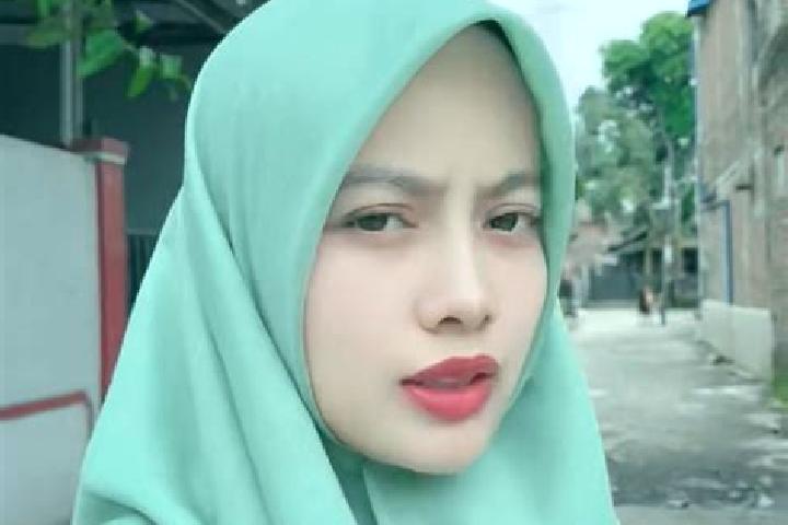 Mia, 32 — Escort in Januti, Indonesia