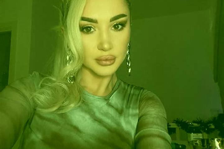 Mia, 33, a blonde grey-eyed indian companion based in Bekwai. Offering Dinner Date, GFE, Girlfriend Experience, Fetish. Available for incall and outcall, day...