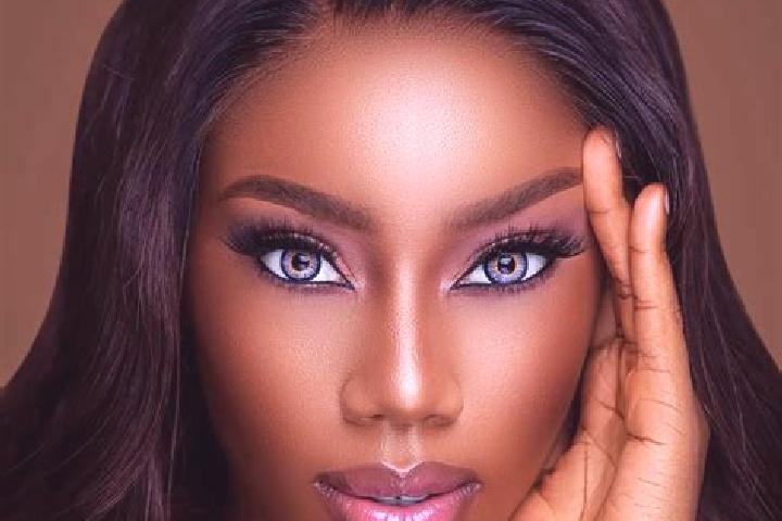 Mia, 33, a chestnut blue-eyed ebony companion based in Gijon. Offering Erotic Massage, Tantra, BDSM, GFE. Available for incall and outcall, day and evening d...