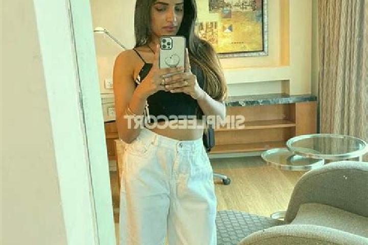 Mia, 33 — Escort in Green Meadows, United States
