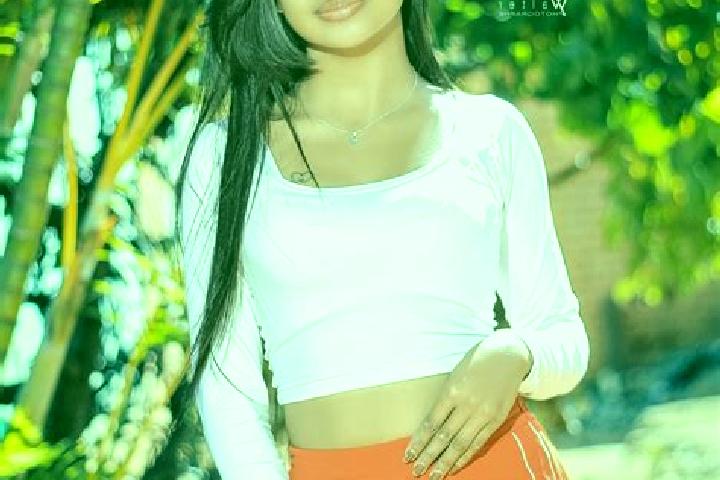 Mia, 33 — Escort in Imerintsiatosika, Madagascar