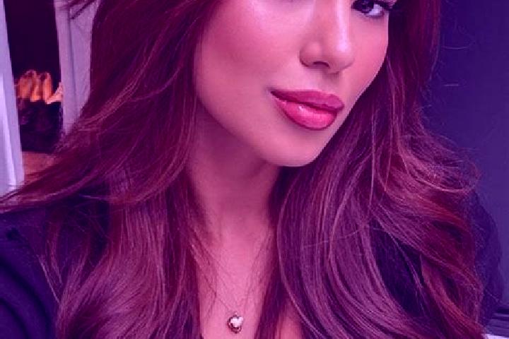 Mia, 34, a chestnut brown-eyed latina companion based in Buzin. Offering BDSM, A-Level, Couples, Party Girl. Available for incall and outcall, overnight book...