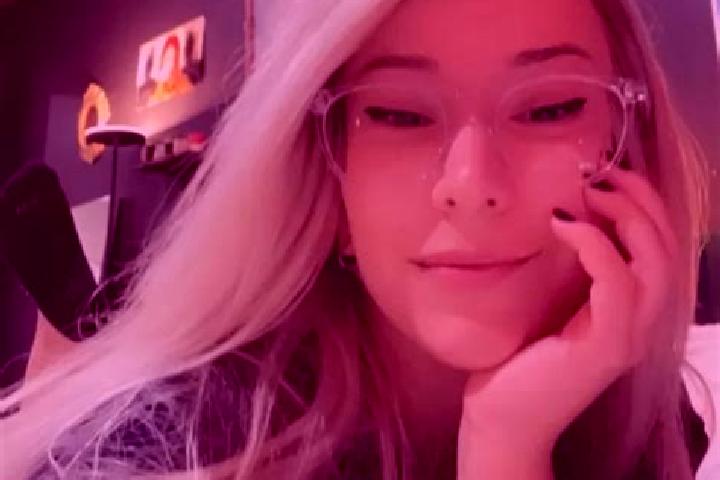 Mia, 34, a dark blonde grey-eyed caucasian companion based in Monceau-Saint-Waast. Offering Domination, Massage. Available for incall and outcall, day and ev...
