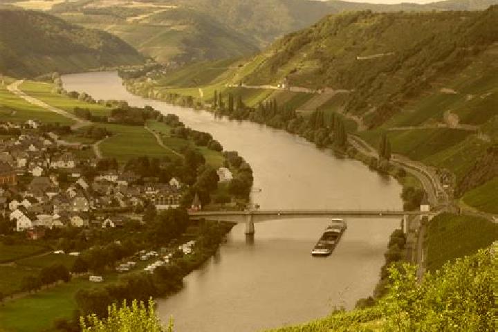 Mia, 34 — Escort in Piesport, Germany