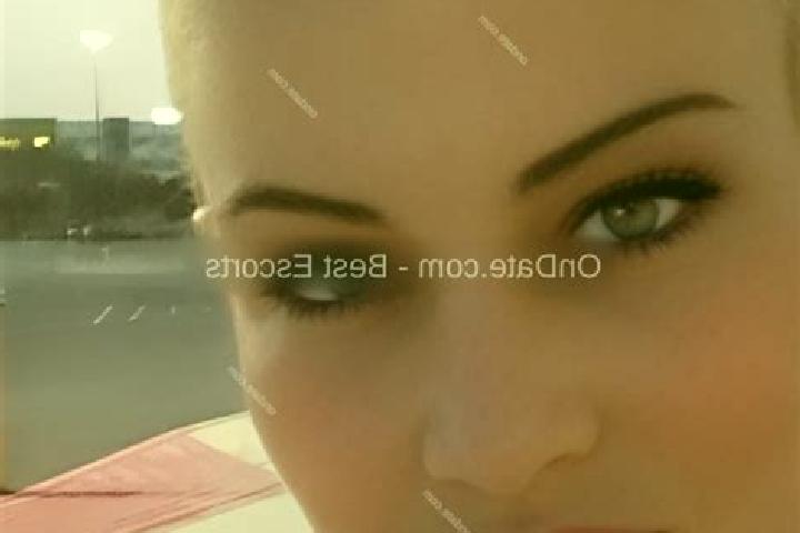 Mia, 34 — Escort in Prestonsburg, United States