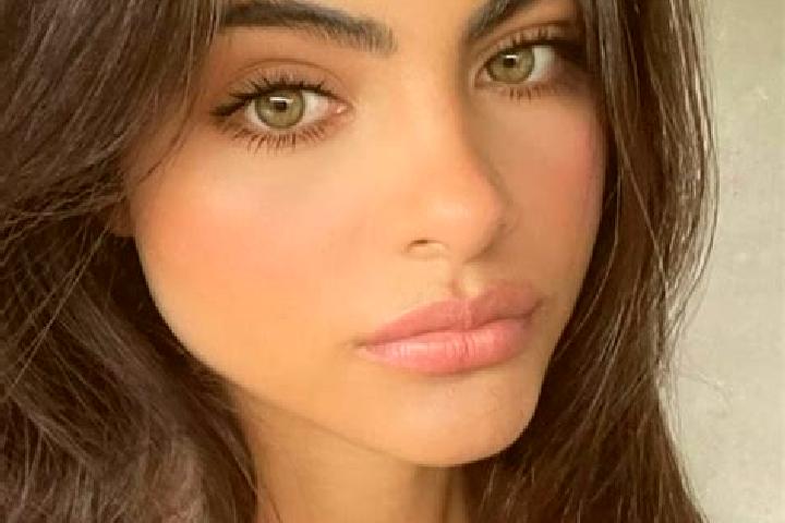 Mia, 35, a chestnut green-eyed indian companion based in Burleigh. Offering Tantra, 69, CIM. Available for incall and outcall, day and evening dates.
