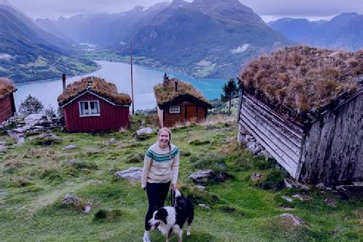 Mia, 35 — Escort in Saeveland, Norway