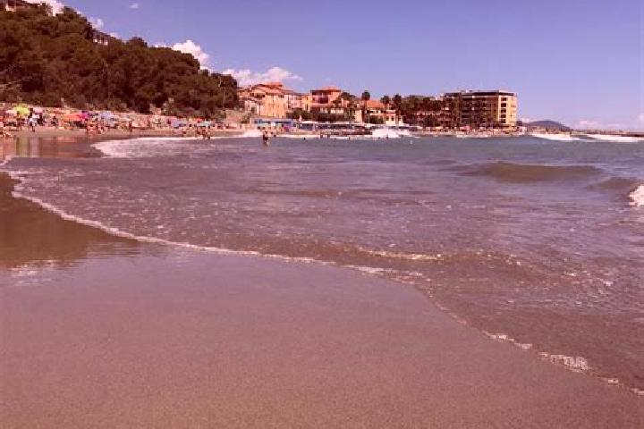 Mia, 35 — Escort in San Lorenzo al Mare, Italy