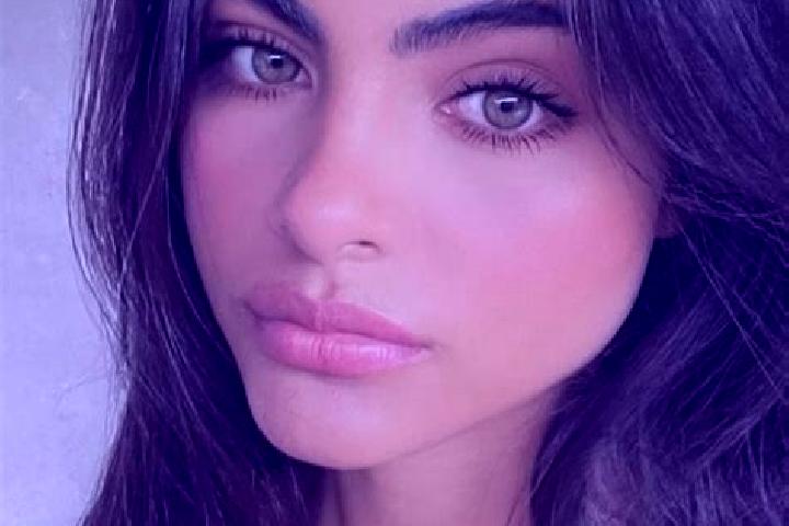 Mia, 36, a auburn dark-eyed european companion based in Plan del Rio. Offering Striptease, Party Girl. Available for incall and outcall, day and evening dates.