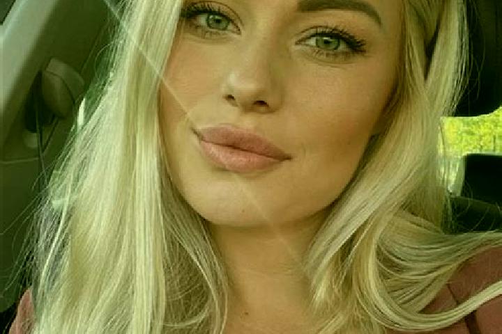 Mia, 36, a blonde hazel-eyed caribbean companion based in Majholi. Offering Massage, OWO, Erotic Massage. Available for incall and outcall, overnight booking...