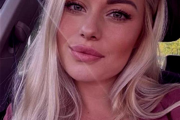 Mia, 36, a blonde hazel-eyed ebony companion based in Mannville. Offering 69, Domination, Massage. Available for incall and outcall, overnight bookings avail...