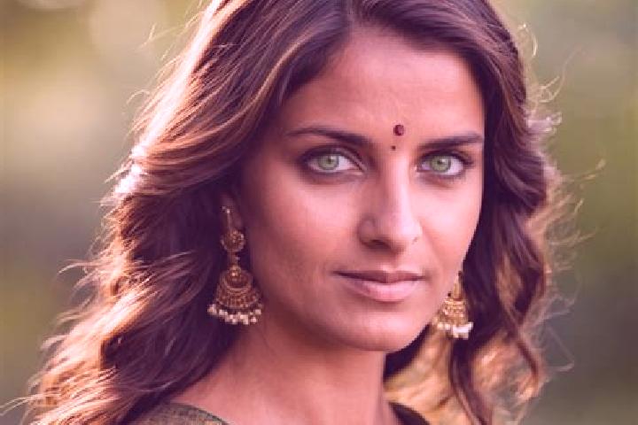 Mia, 36, a brunette green-eyed indian companion based in Gorodi. Offering BDSM, Party Girl, Girlfriend Experience, Dinner Date. Available for incall and outc...