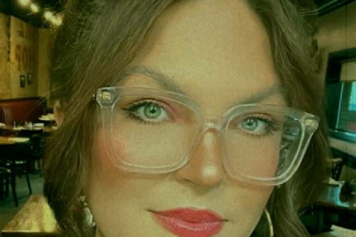 Mia, 36 — Escort in Blissfield, United States