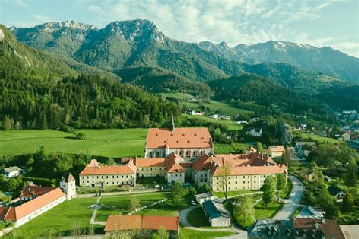 Mia, 36 — Escort in Neuberg an der Muerz, Austria