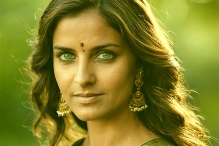 Mia, 37, a brunette green-eyed indian companion based in Escurial. Offering Couples, Erotic Massage, Roleplay. Available for incall and outcall, overnight bo...