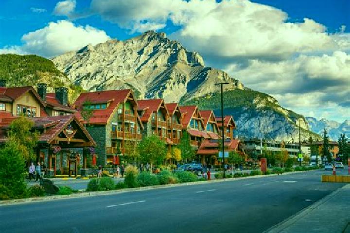 Mia, 37 — Escort in Fox Mountain, Canada