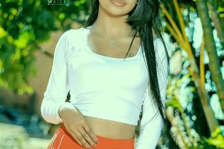 Mia, 37 — Escort in Imerintsiatosika, Madagascar